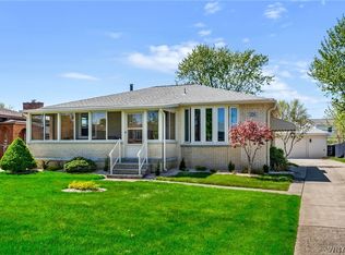 224 Woodcrest Dr, Amherst, NY 14226