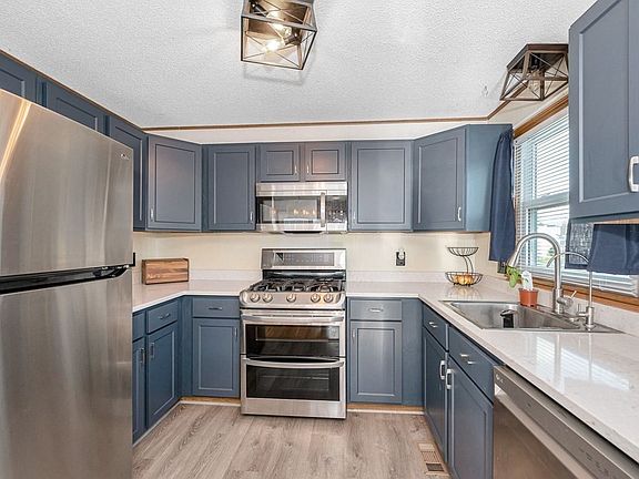 5th image of 52 Merrimack Meadows Ln