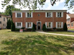 1343 Woodview Ln APT 2E, Glenview, IL 60025