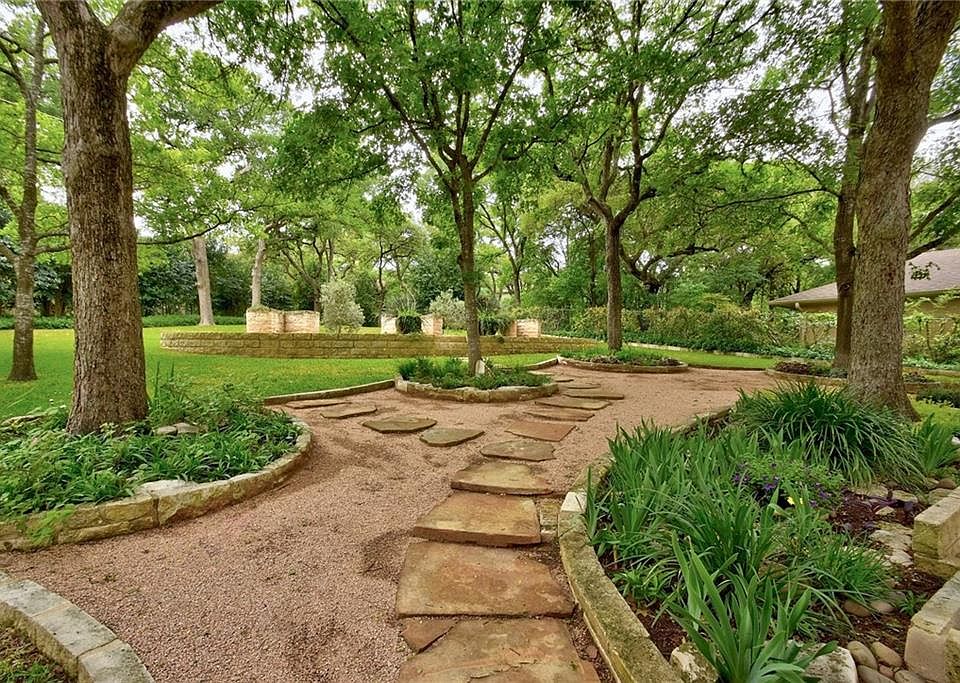 2nd image of 8702 Oakmountain Cir