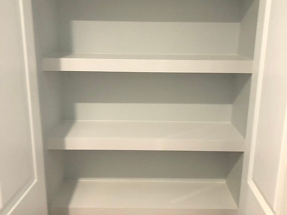 Large pantry-tons of storage!