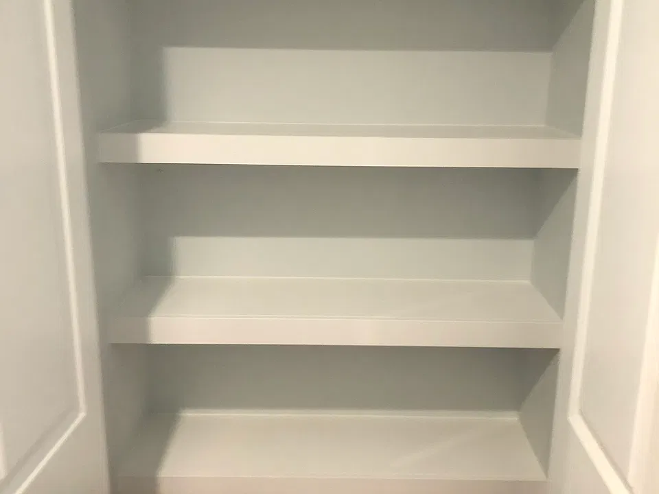 Large pantry-tons of storage!