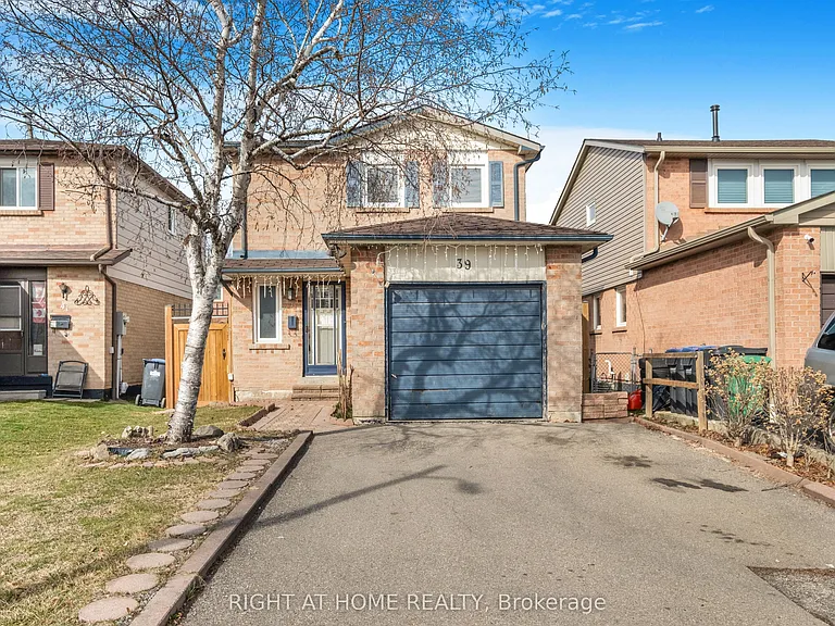 39 Martindale Cres — Photo 1