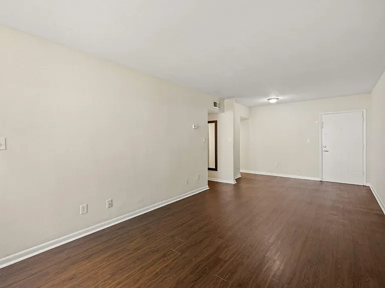 302 E Georgia St — Photo 12