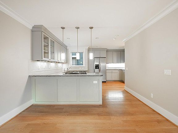 5th image of 1110 Taylor Ave N #A