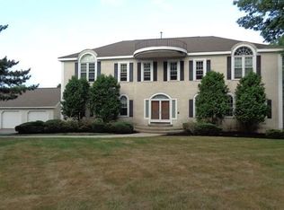 4 Turning Leaf Cir, Shrewsbury, MA 01545