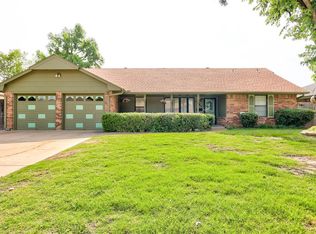 2304 Fox Ave, Moore, OK 73160