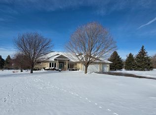 2631 Hawk Hill Ln SW, Rochester, MN 55902
