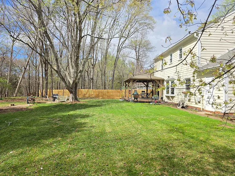 11702 Fernhurst Ln — Photo 22