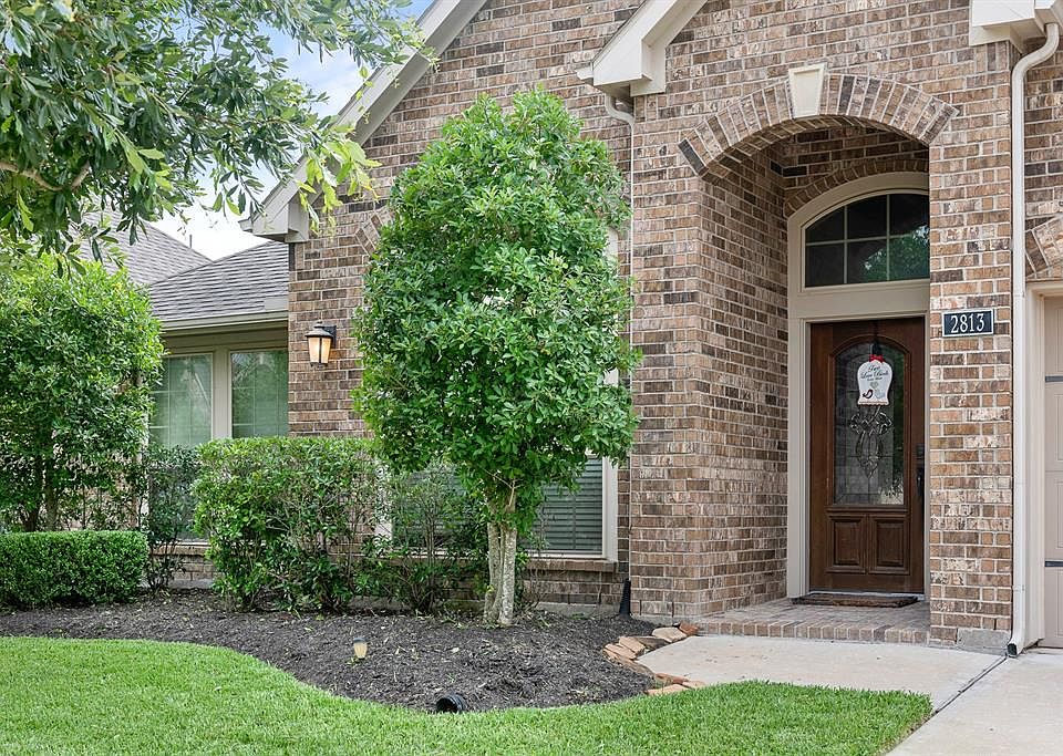 1st image of 2813 Field Hollow Dr