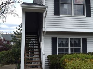 29 Mallard Ct, Three Bridges, NJ 08887