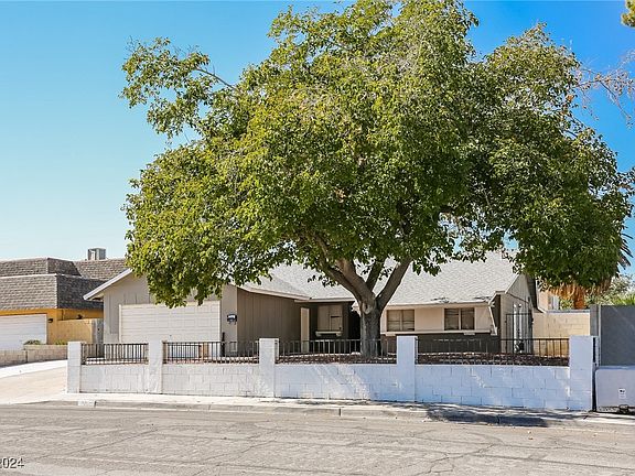 2nd image of 3055 Garnet Ct
