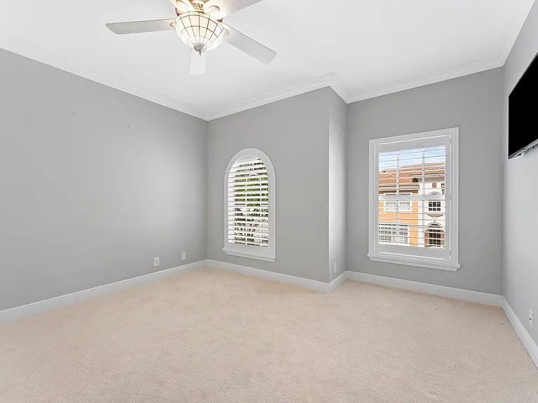 604 NE Francesca Ln — Photo 23
