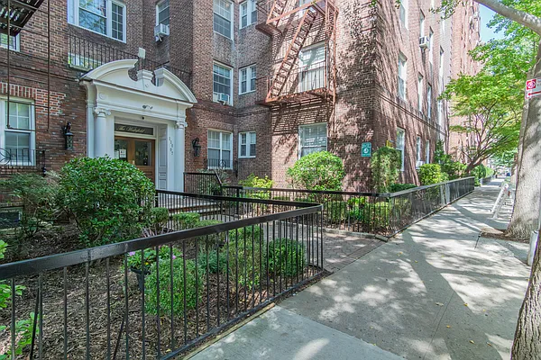 Rented by Rhona Realty | media 22