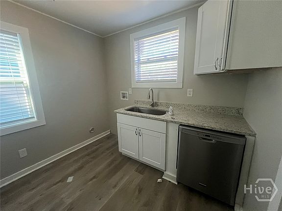 2nd image of 13 W 52nd Street