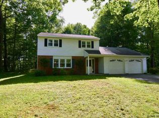 2 Northwood Ct, Ballston Lake, NY 12019