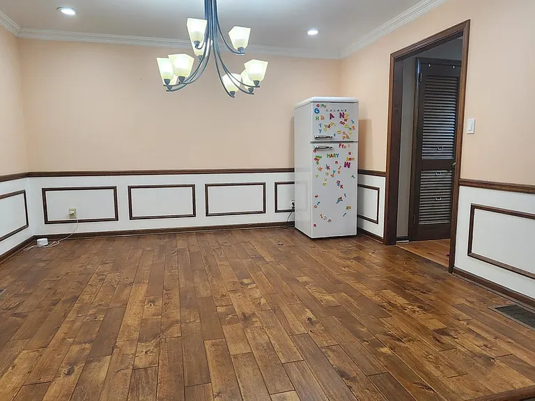 1216 Edinborough Ln — Photo 3