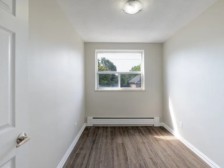 294 McDonnel St — Photo 15