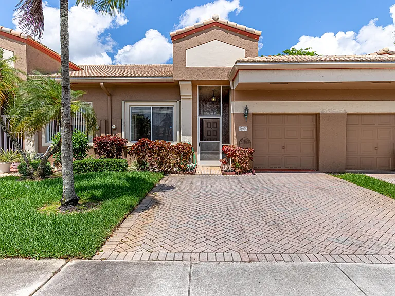 10168 Lombardy Dr #10168 — Photo 3