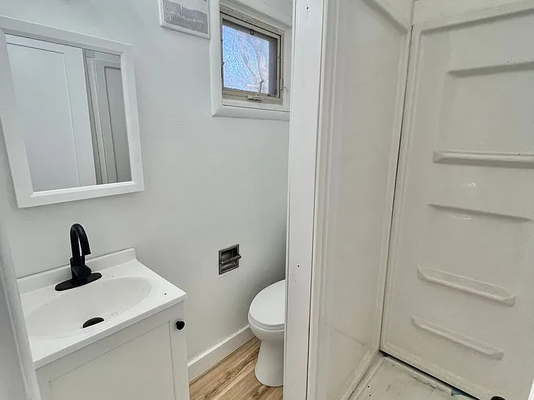 416 Henry St — Photo 18