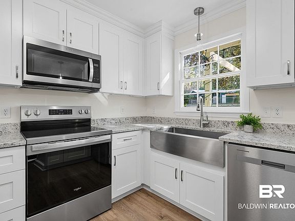 3rd image of 814 Nassau Dr