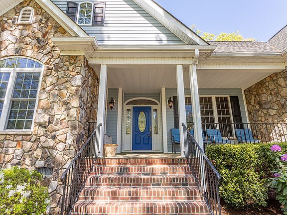 4th image of 1211 Waddell Ln