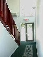 Enclosed foyer entrance to apartment