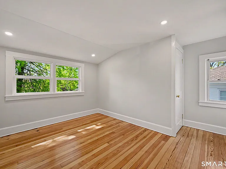 4 Highview Ave — Photo 19