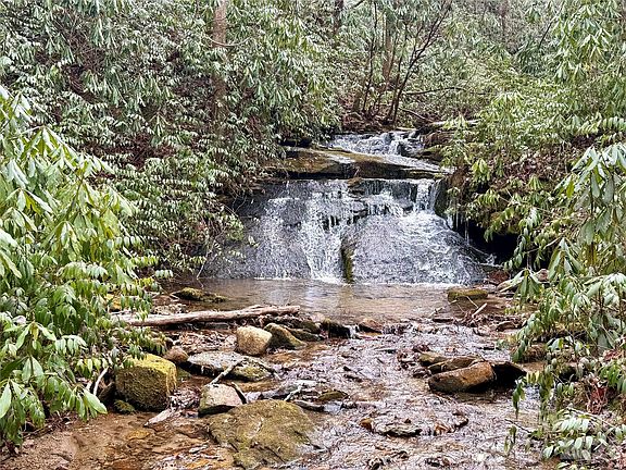 4th image of 581 Hubbard Hollow Rd