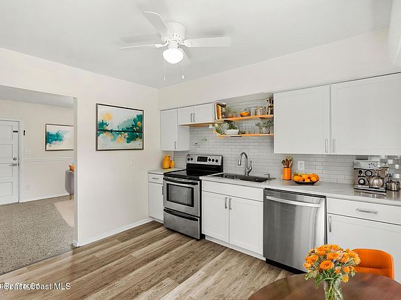 5th image of 163 Ash St