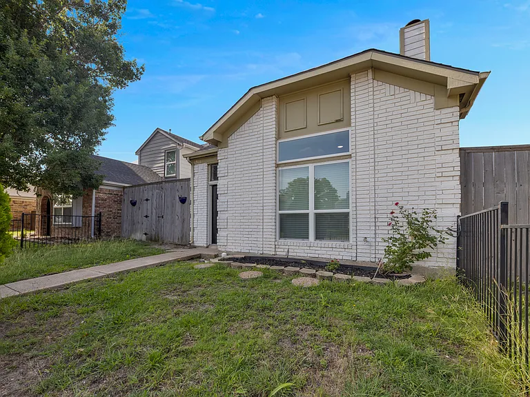 1911 Lavaca Ct — Photo 20