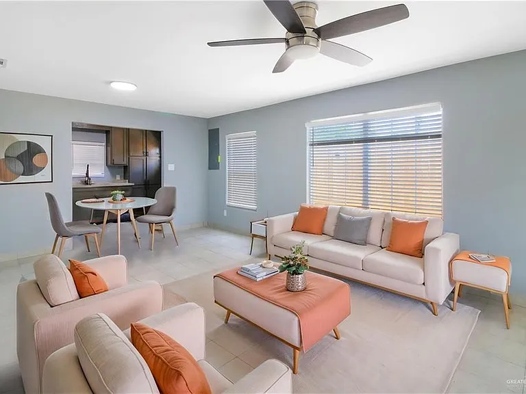 322 E Esplanada St W — Photo 4