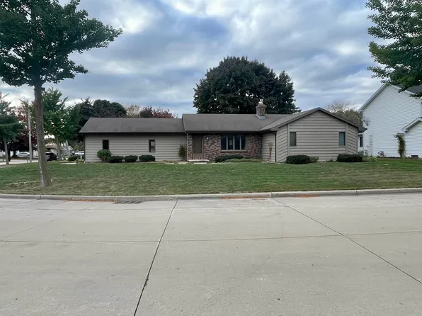 42 Continental Ct, Appleton, WI 54911