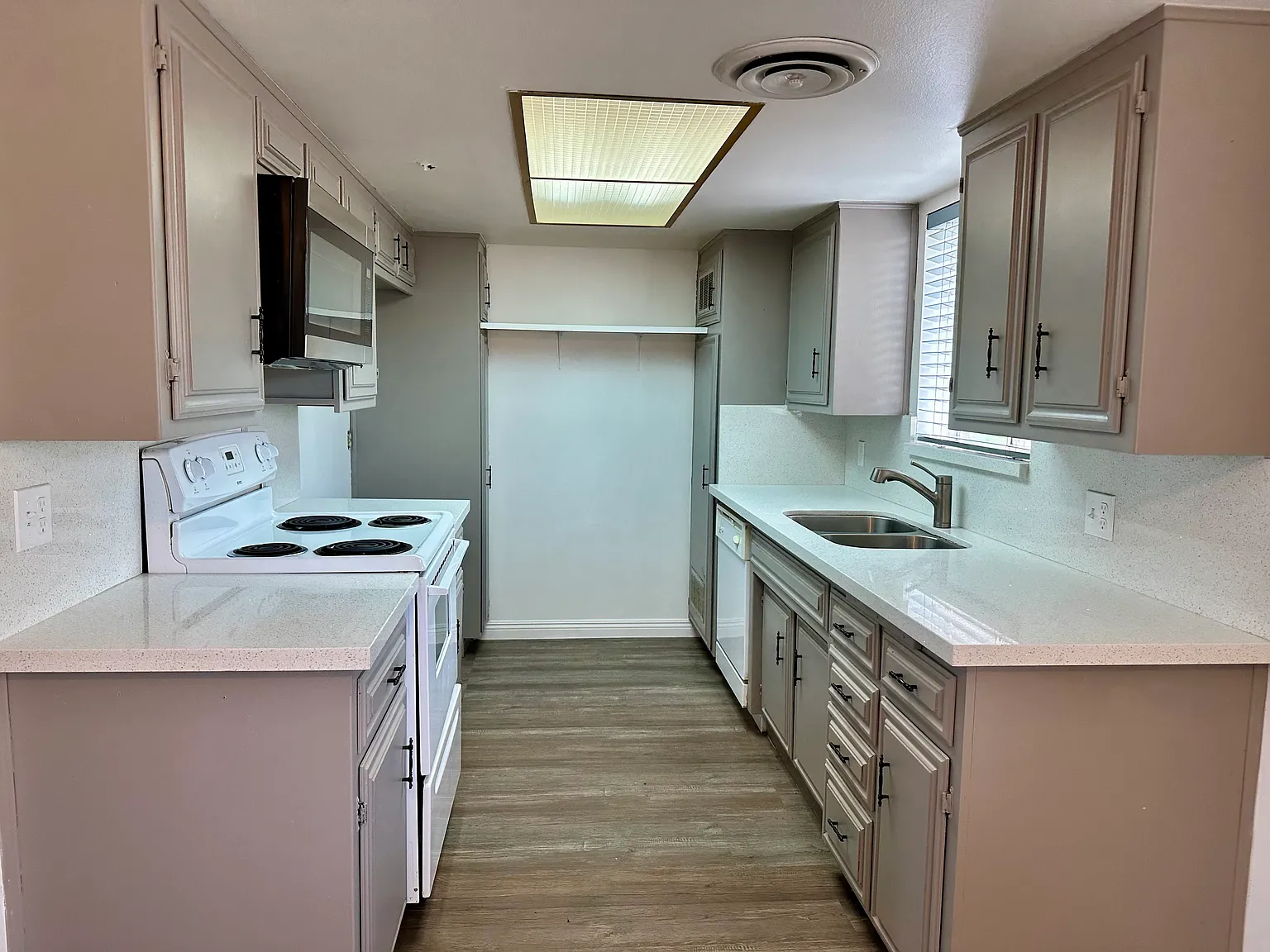 2 bed, 1.5 bath, 1111 sqft, $1,700 — Photo 3