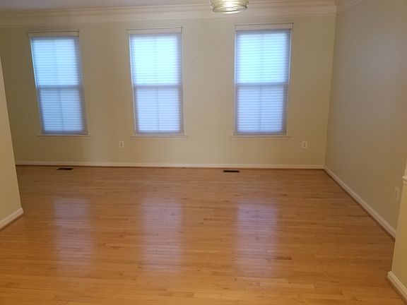 2nd floor living room empty