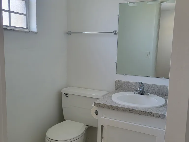 Executive House Apartments — Photo 11