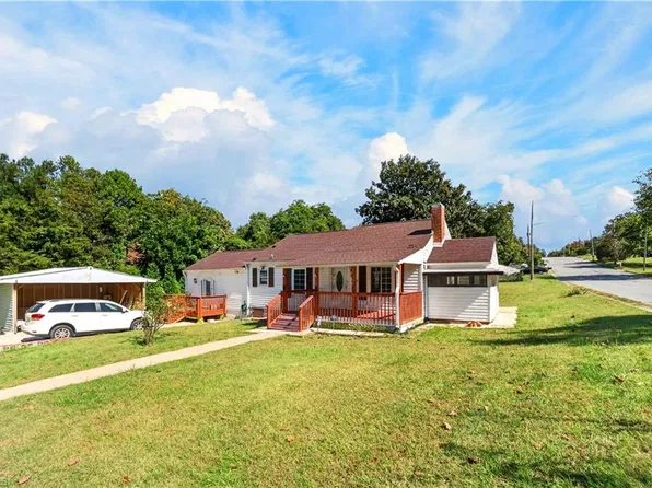 601 Martha Pl, High Point, NC 27263