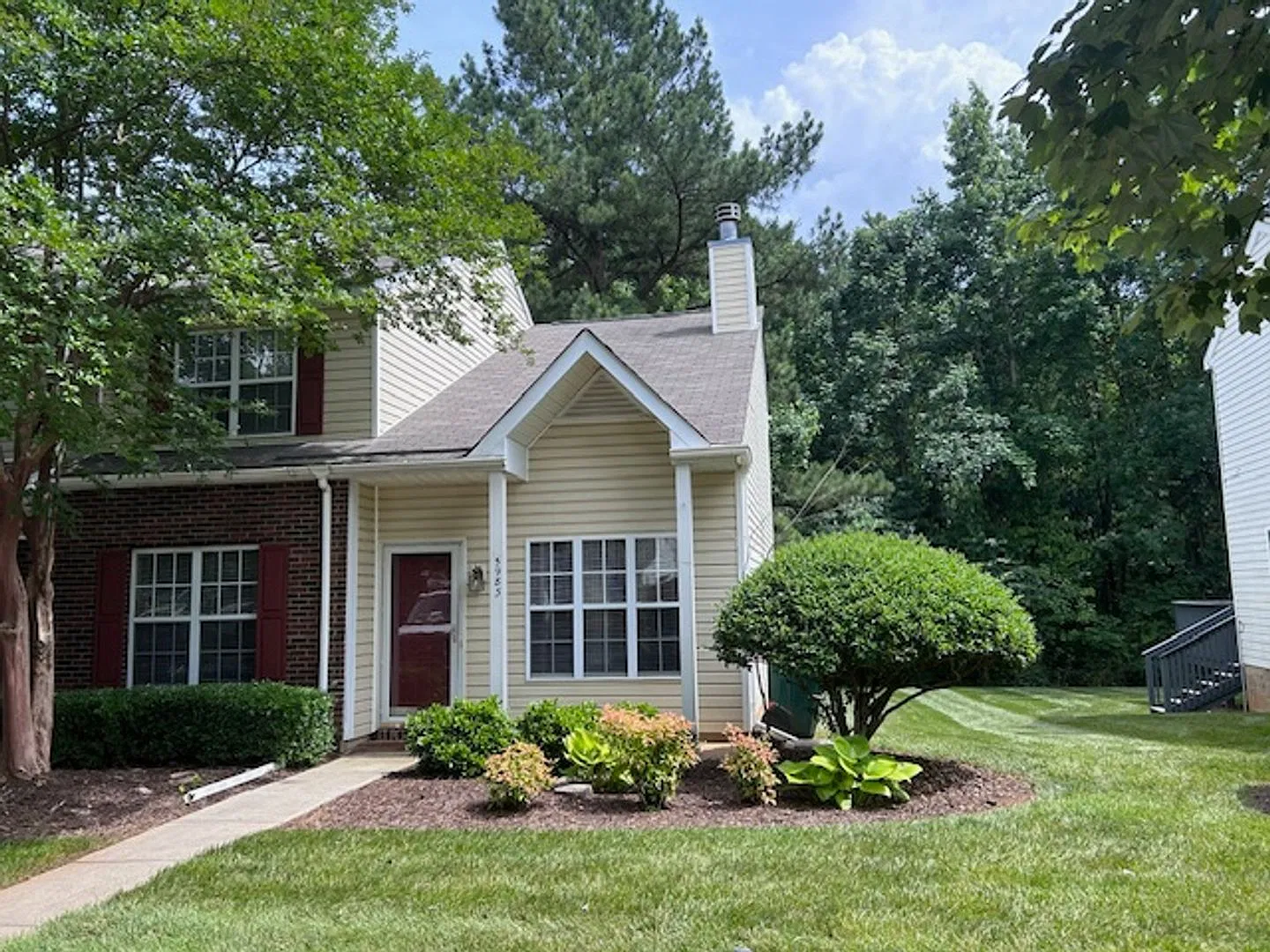 Coming Soon! 3 Bed 2 Bath End Unit Townhome located in a beautiful, desirable community! — Photo 3