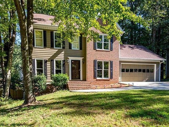 3rd image of 3316 Hillside Dr