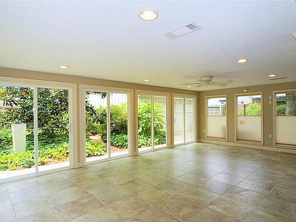 3rd image of 410 Willow Vista Dr