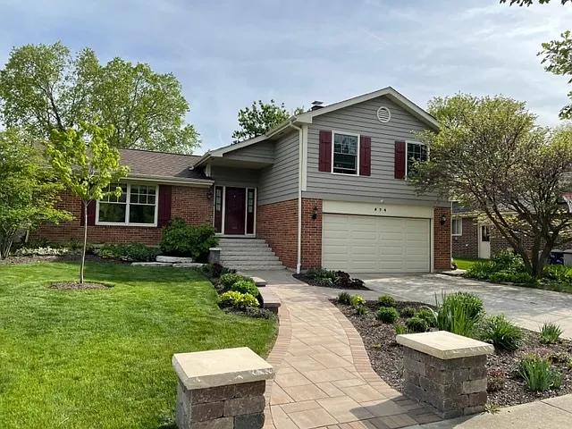 574 Queenswood Ln photo 1