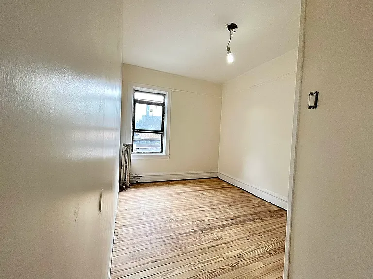 800 E 13th St #2I — Photo 3