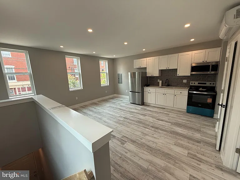 2623 Poplar St #2 — Photo 4
