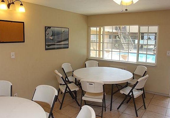 5th image of 12405 Benedict Ave APT 6