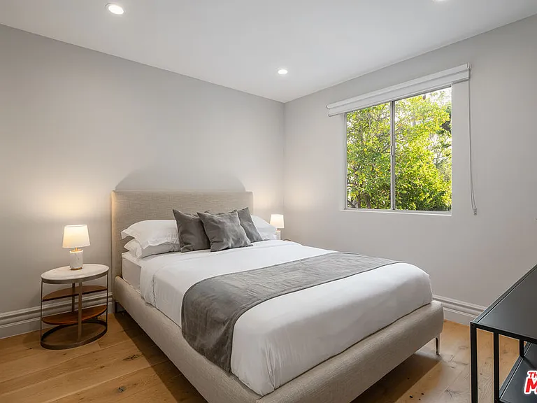 402 Doheny Rd — Photo 37