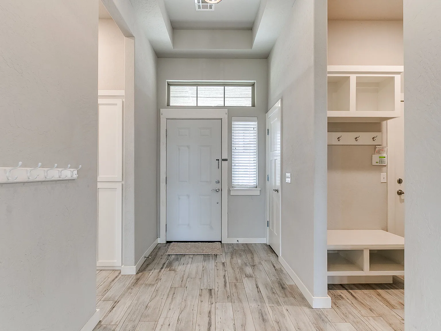 4 bed, 2.5 bath, 2144 sqft, $2,300 — Photo 3
