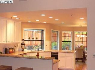 8 Teodora Ct, Moraga, CA 94556