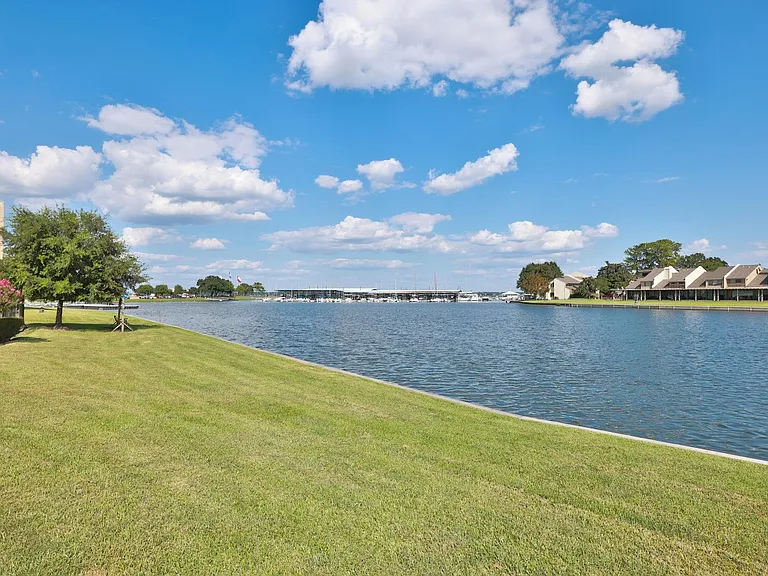 12600 Melville Dr #318B — Photo 27