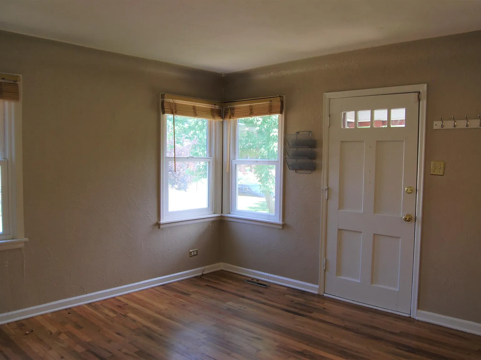 4 bed, 2639 sqft, $3,500 — Photo 2