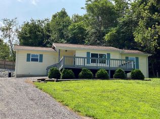 1047 Center Ln, Byrdstown, TN 38549